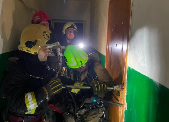 У Житомирі врятували 81-річну жінку, яка надихалася диму у власній квартирі