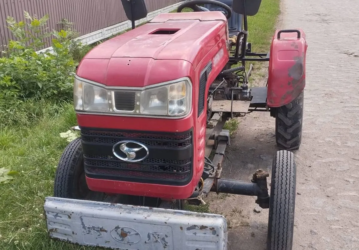 На Житомирщині однорічний хлопчик травмувався на мототракторі: деталі