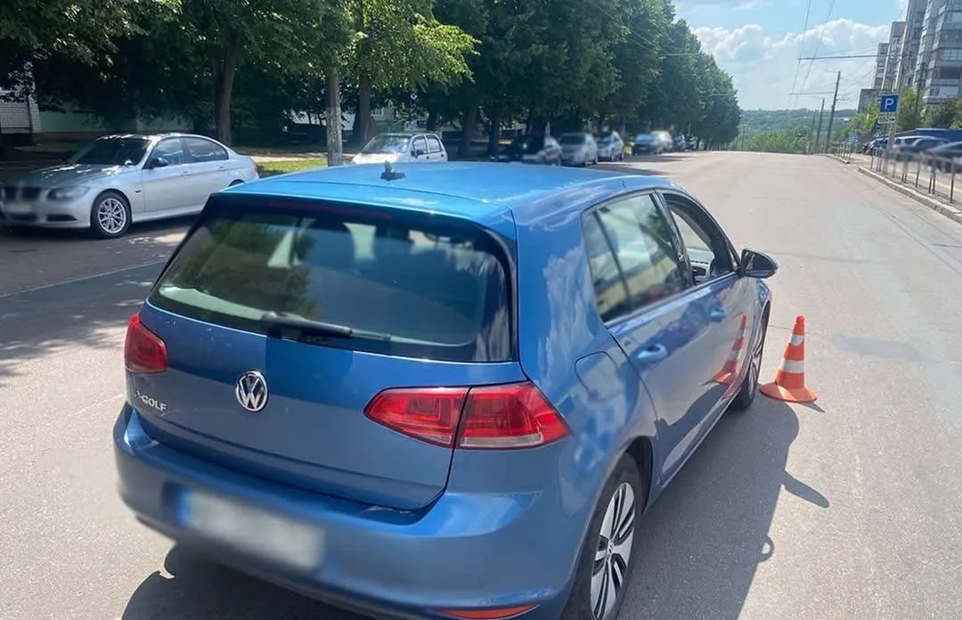 У Житомирі автомобіль наїхав на пенсіонерку - жінка в лікарні
