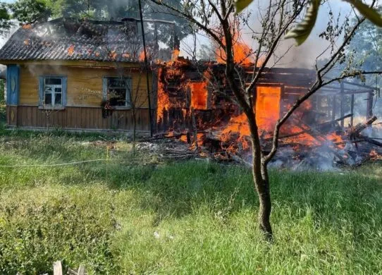 Смертельна пожежа на Житомирщині: у палаючому будинку виявили тіло 63-річного господаря