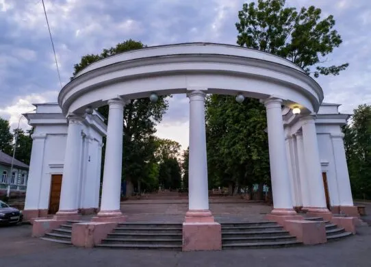 У Житомирі відремонтують вхідну колонаду Шодуарівського парку