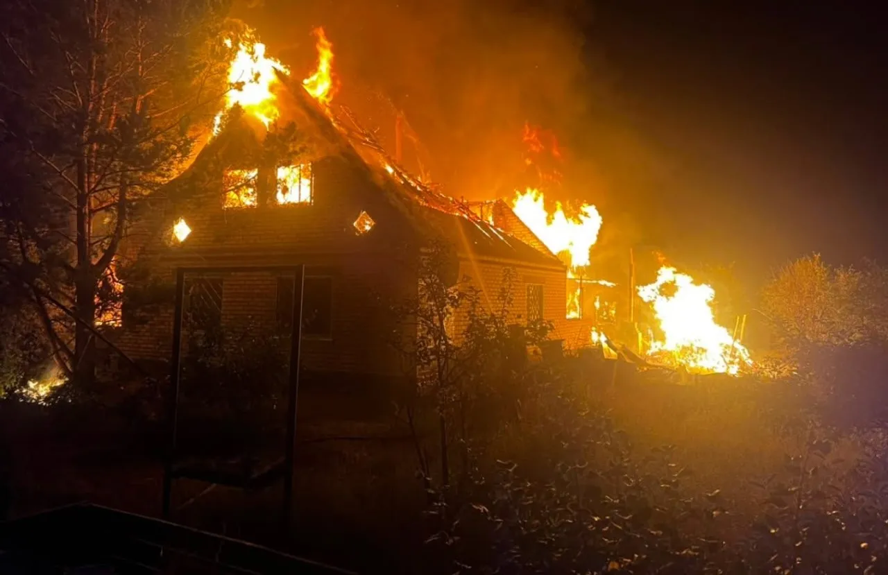 Їхали 24 кілометри: на Житомирщині через пізній виклик згорів двоповерховий будинок