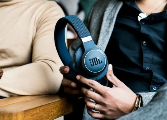 Навушники JBL: як обрати ідеальну модель для музики та спорту