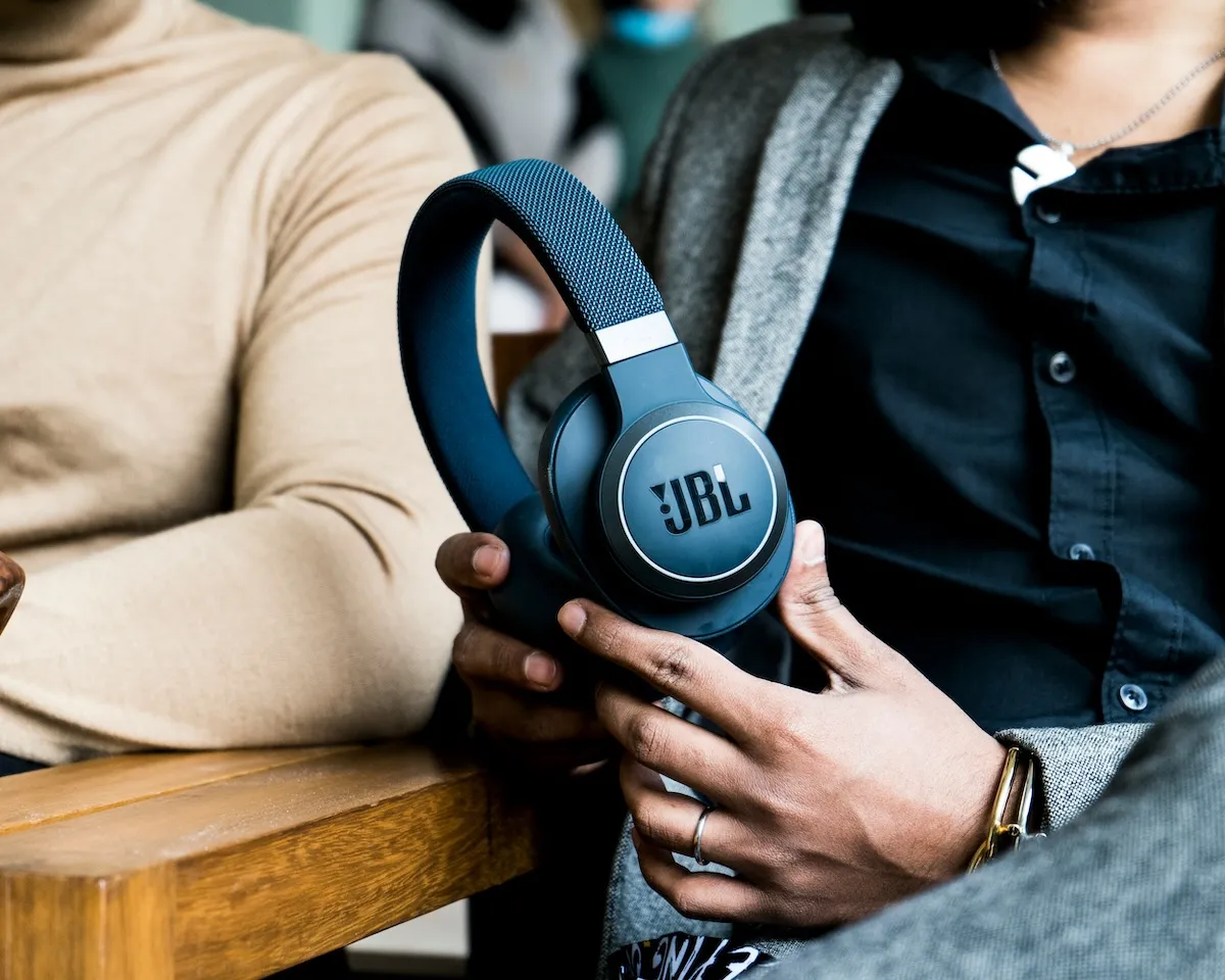 Навушники JBL: як обрати ідеальну модель для музики та спорту