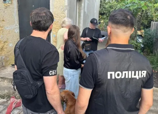 У Житомирі пройшли обшуки і затримання: підозрювані реєстрували термінали супутникового зв'язку для росіян