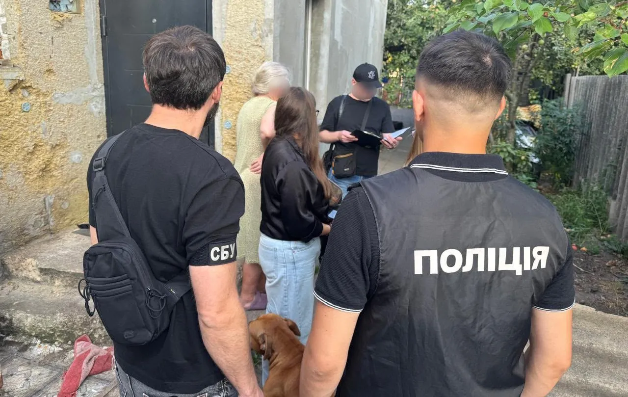 У Житомирі пройшли обшуки і затримання: підозрювані реєстрували термінали супутникового зв'язку для росіян