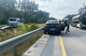 ДТП біля Житомира: зіштовхнулися зустрічні легковик та фура