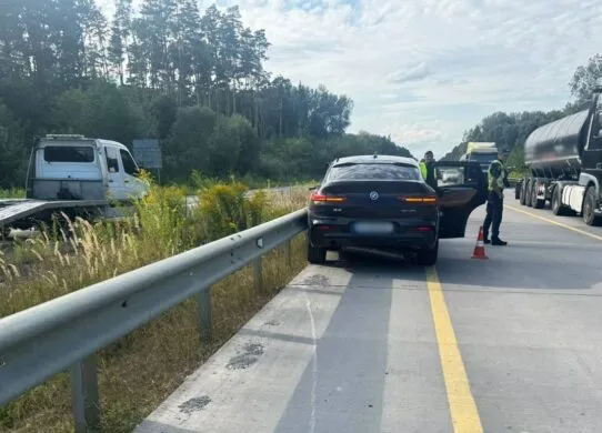 ДТП біля Житомира: зіштовхнулися зустрічні легковик та фура