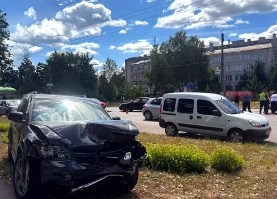 ДТП в Житомирі: один із водіїв у лікарні, машина опинилася на тротуарі