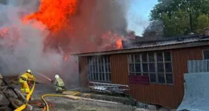 Горіли дошки й дерев'яні вироби: деталі пожежі на складі у Звягелі