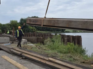 На трасі Н-03 Житомир - Чернівці відбудовують міст через річку Ібр
