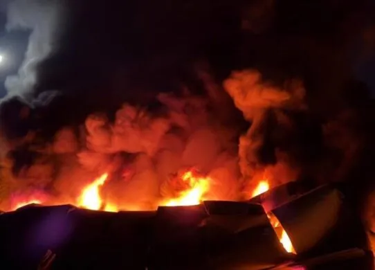 Обстріл Житомира 28 серпня: більше 5 годин гасили пожежу на території підприємства