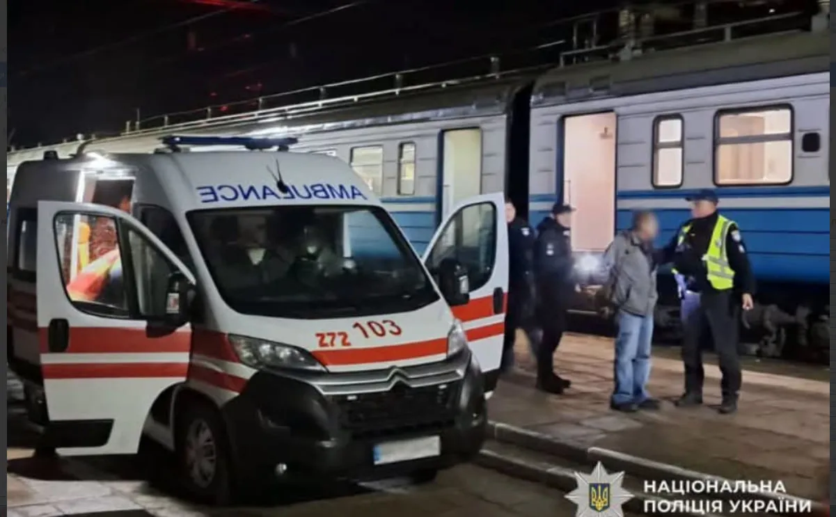 Конфлікт у електричці на Житомирщині: 66-річний чоловік вдарив ножем пасажира