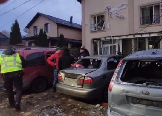 Ракетний удар у Вінниці пошкодив авто і вироби житомирських майстринь