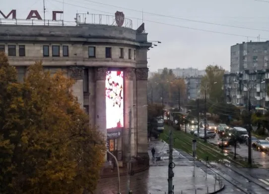 В Житомирі закликали бізнес вимикати вивіски під час блекауту
