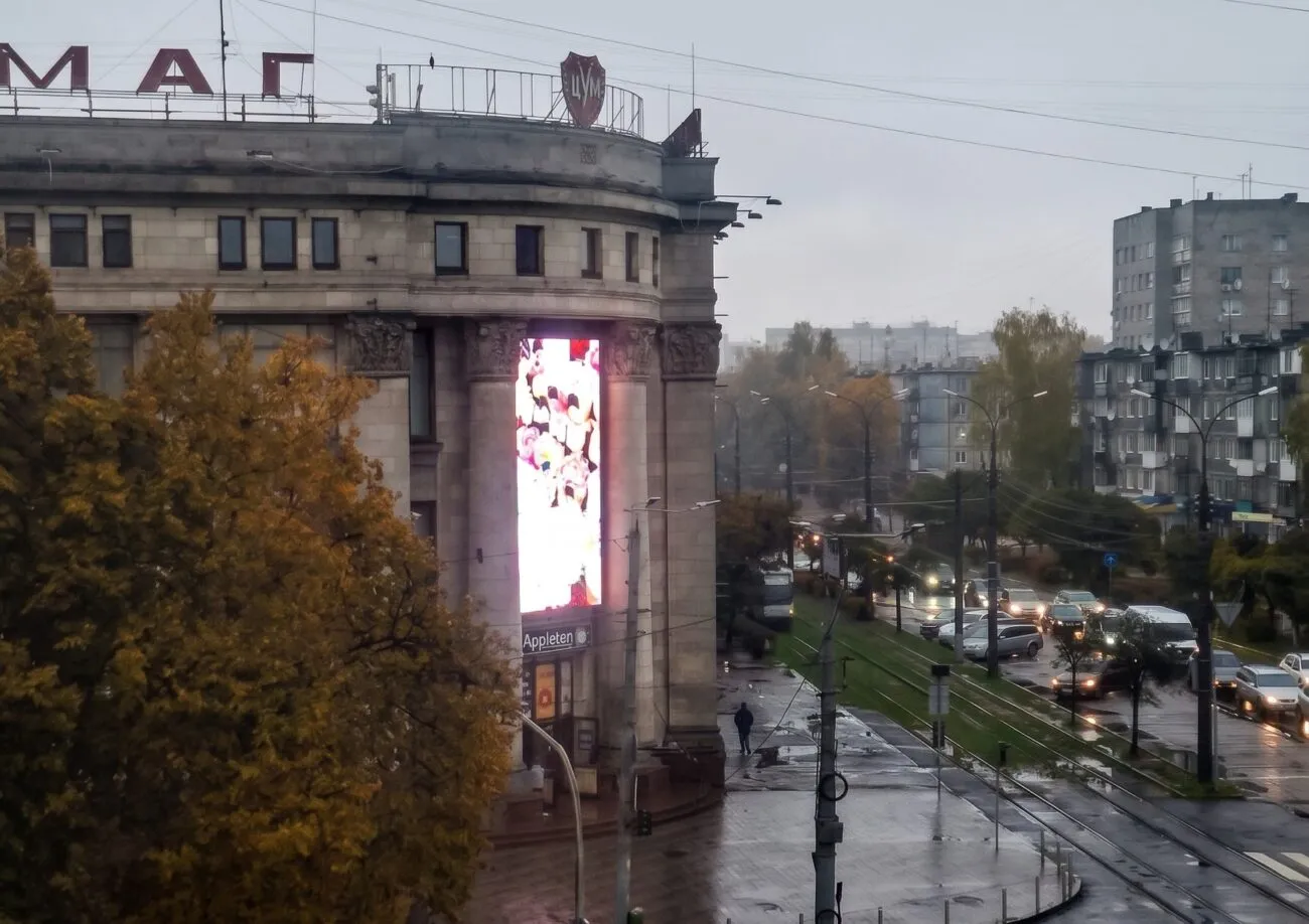 В Житомирі закликали бізнес вимикати вивіски під час блекауту