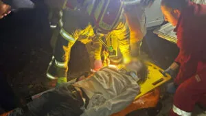 Розважався з друзями та зірвався: у Житомирі підліток упав із мосту