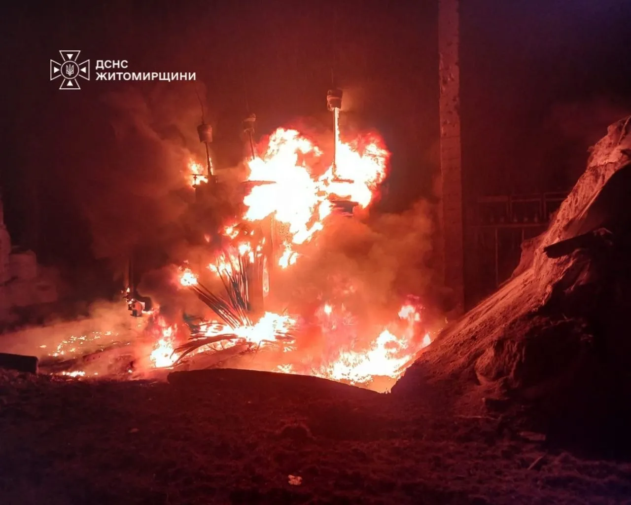 Другий день поспіль під ударом: вогонь після нічної атаки на Житомирщину