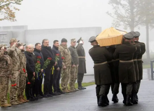 10 невідомих воїнів із Житомирщини поховали з військовими почестями